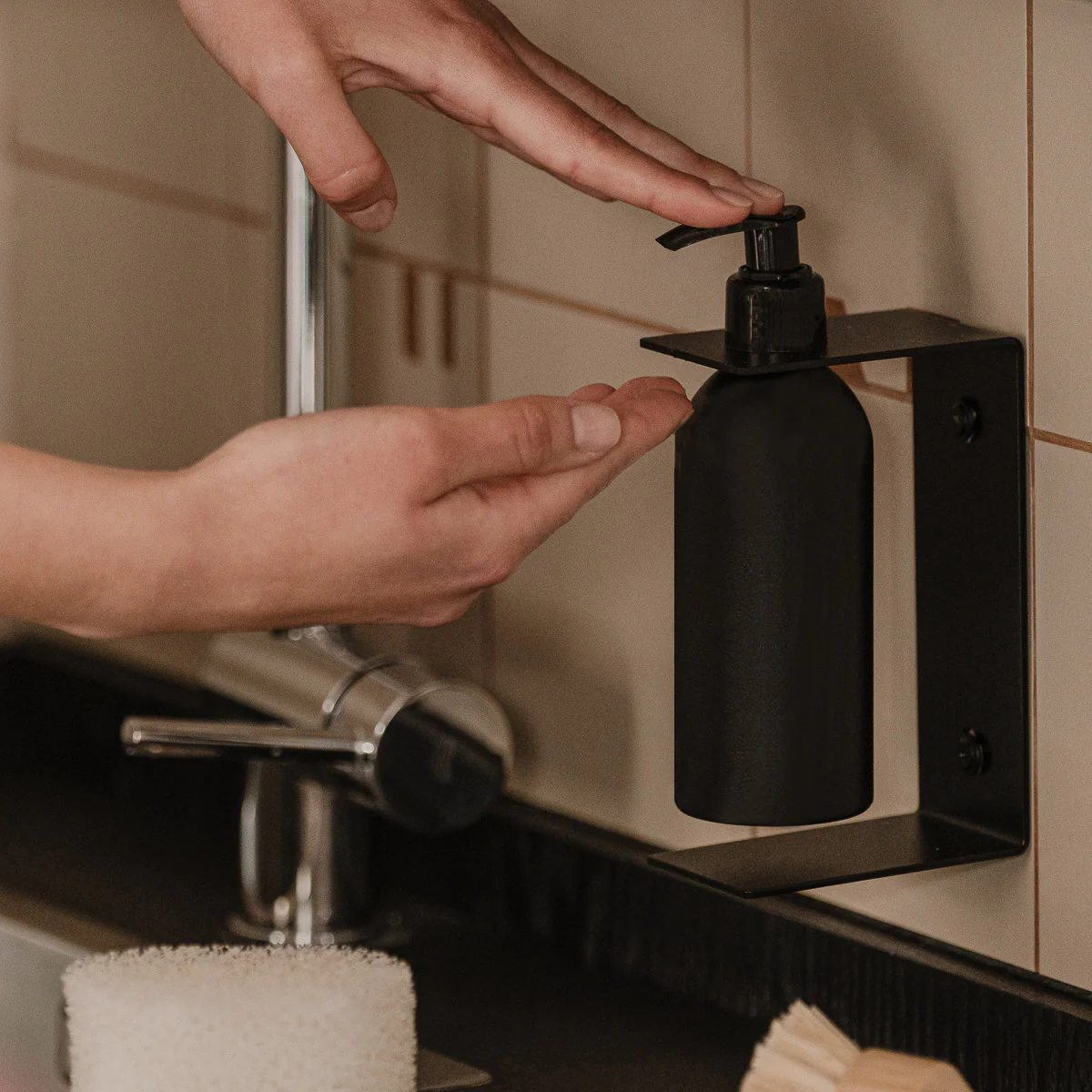 PALERMO pump bottle holder - Image 4